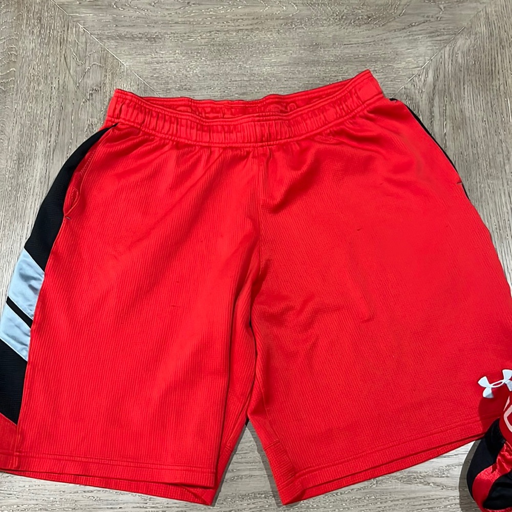 RED & BLACK UNDER ARMOUR BASKETBALL SHORT